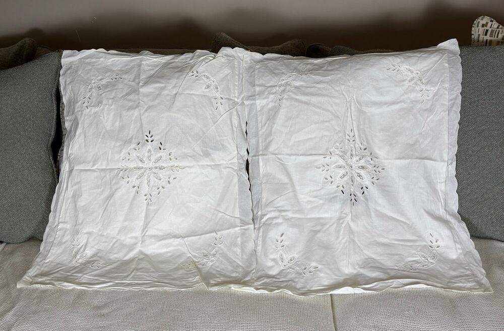Vintage White Embroidered Cutwork Standard Pillow Shams Scalloped Edge Pair 70's
